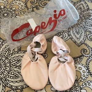 Gently used ballet shoes (dance)